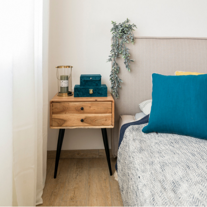 שידה לצד מיטה דגם אייפל עץ שיטה מלא