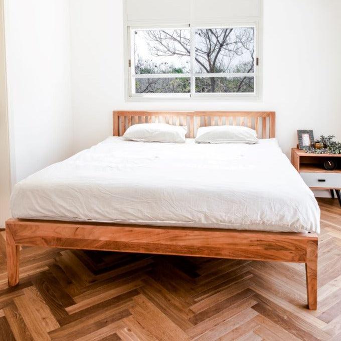 מיטה כפרית מעץ מלא ROME - קארמה